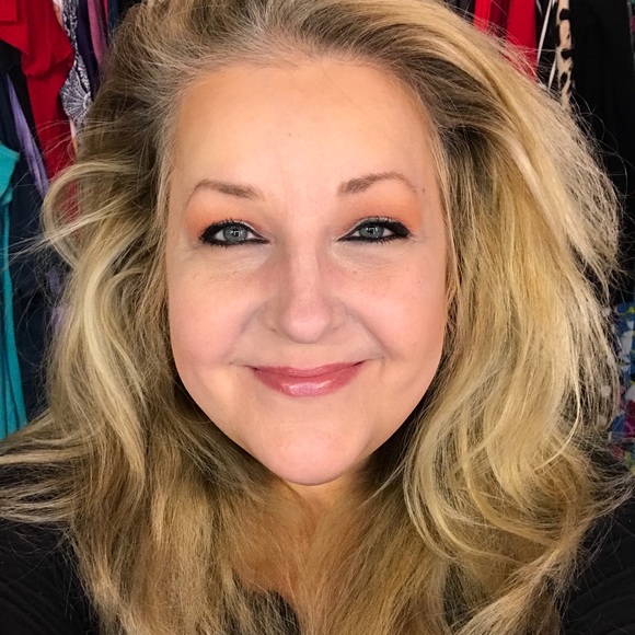 Meet your Posher, Tera - Picture 2 of 2